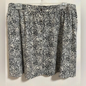 Maurice’s Black and White Mini Skirt‎ With Fun Print Size XL Button Down Front